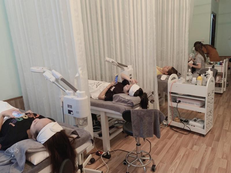 Hình 6: Làm đẹp hiệu quả an toàn tại Lux Spa Hình 6: Làm đẹp hiệu quả an toàn tại Lux Spa