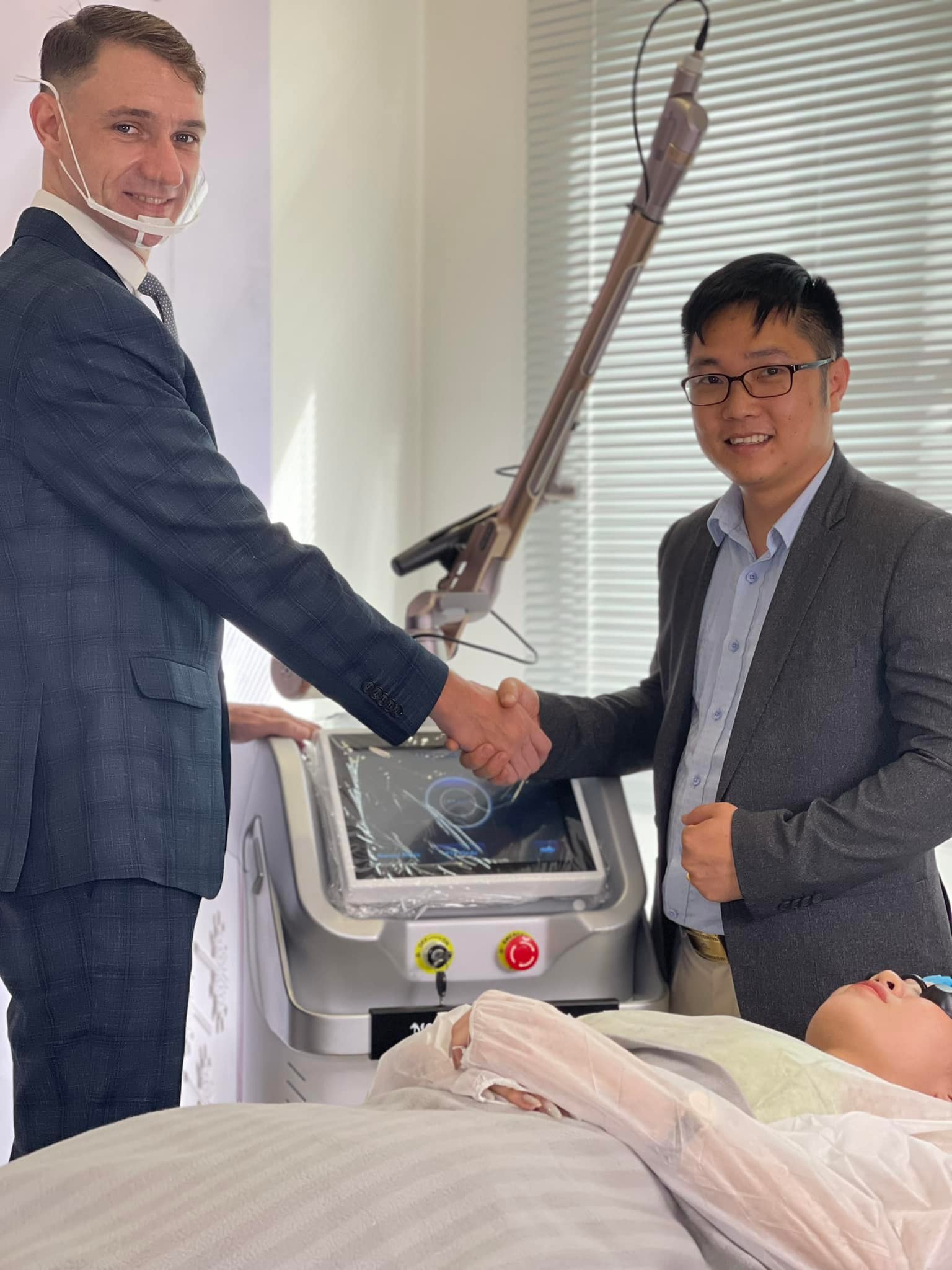 Chuyển giao máy Laser Picoseconds cho Master Thảo Trần ✅ | HPMED 8 hpmed chuyển giao máy laser picoseconds cho master phun xăm Thảo Trần - 05