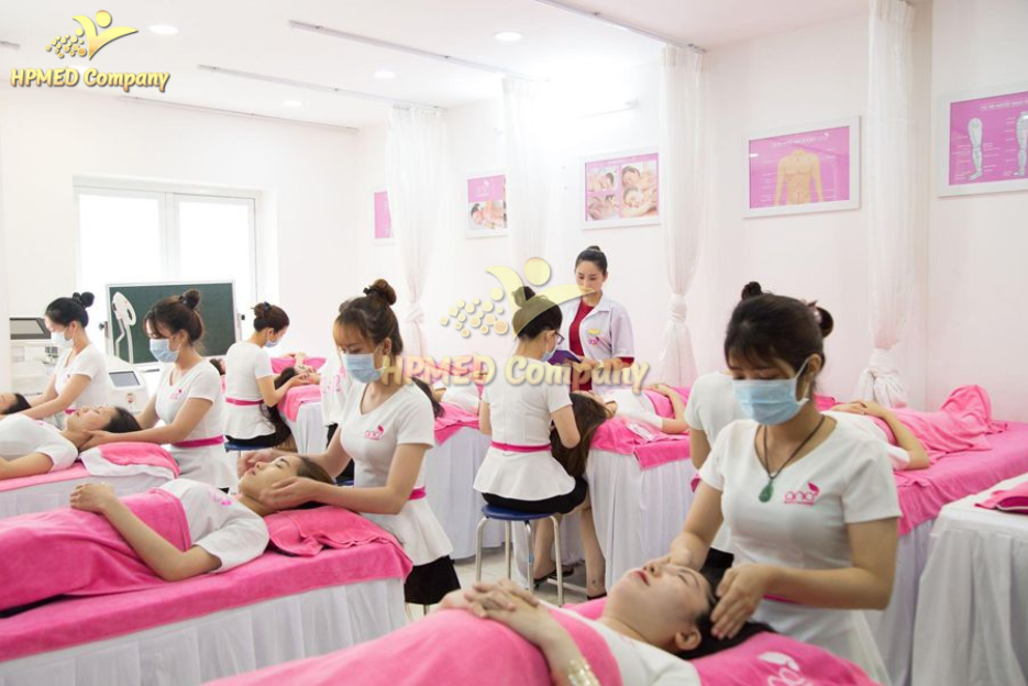 Chia sẻ bí quyết kinh doanh spa thành công 3 Xây dựng đội ngũ nhân viên spa tận tâm và chuyên nghiệp