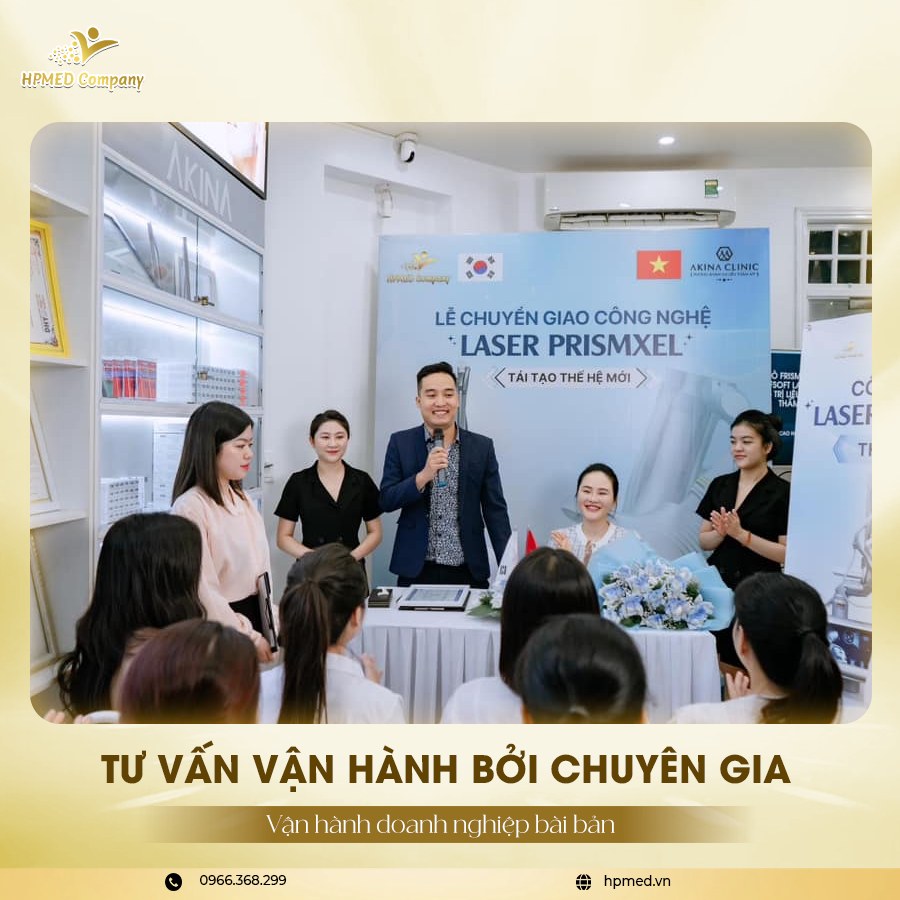 Chuyên gia HPMED Company tư vấn chuyển giao công nghệ Laser Prismxel cho khách hàng tại phòng hội thảo